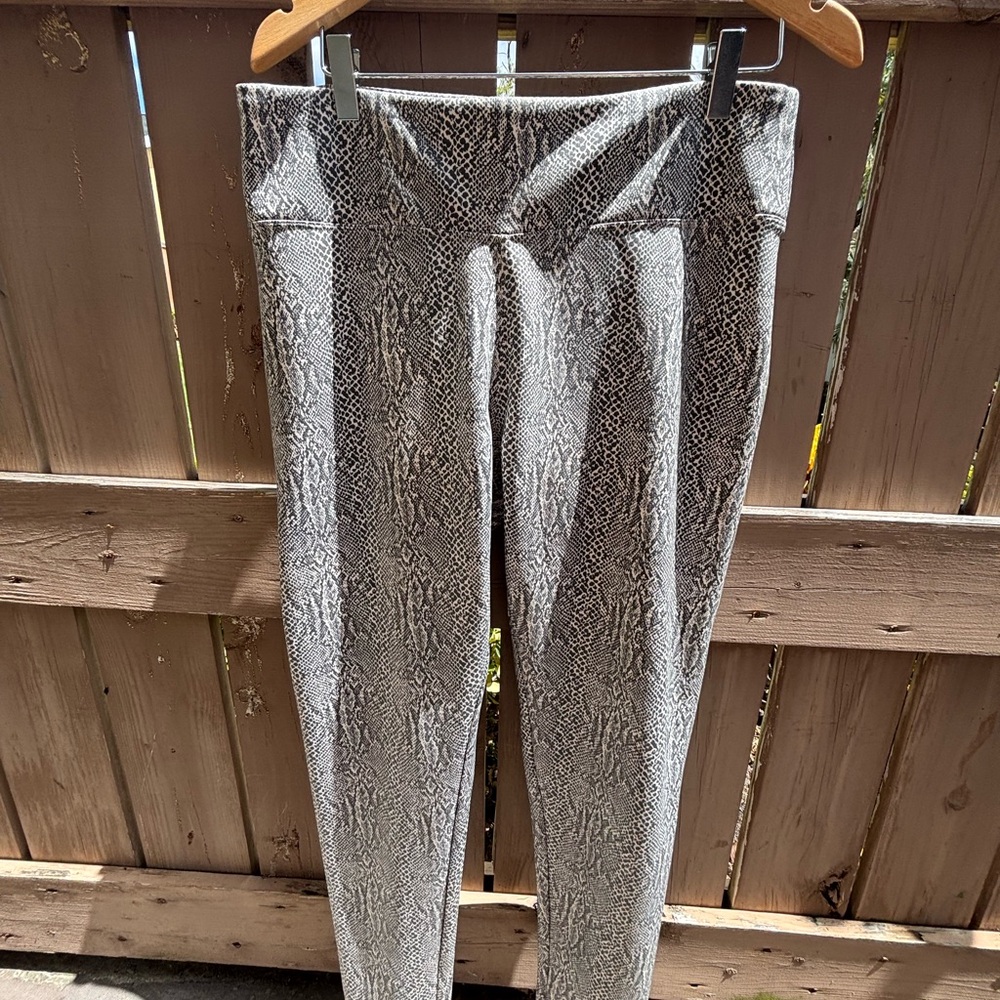 Express Python Pattern Leggings - Black And Gray - image 5
